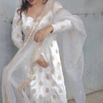 Neetu Chandra Instagram - #NeetuChandra promises to slay as Umrao Jaan as she was spotted rehearsing with director #RajeevGoswami for the upcoming musical show ‘Umrao Jaan Ada’ #neetuchandra #neetuchandrahot #neetuchandrafansclub #neetuchandraa #neetuchandra @nituchandrasrivastava