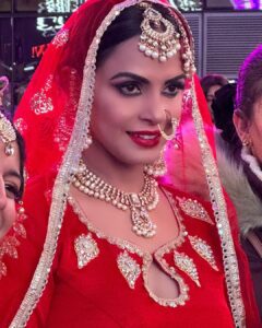 Neetu Chandra Instagram - Incredible dance performance on Time Square New York !!! @nituchandrasrivastava you nailed it !! @meit23shah & @rajeev.goswami good luck for the show looking forward. Lead actress @nituchandrasrivastava Hair Makeup styling @iamnighatkhan Pictures and video @flashbrushproduction : : : #makeupartist #makeupforshooting #bollywoodsongs #bollywoodstyle #bollywooddance #makeupartistsworldwide #celebrity #celebritystyle #fyp #fypシ #viral #instalike . Times Square, New York City