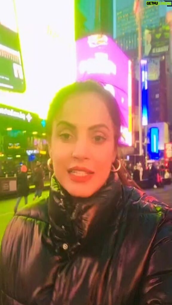 Neetu Chandra Instagram - Shooting for the trailer of #umraojaanada at #timessquare.. tom. 2pm. ❤️❤️❤️ New York time!!! See you all!! Times Square, New York City