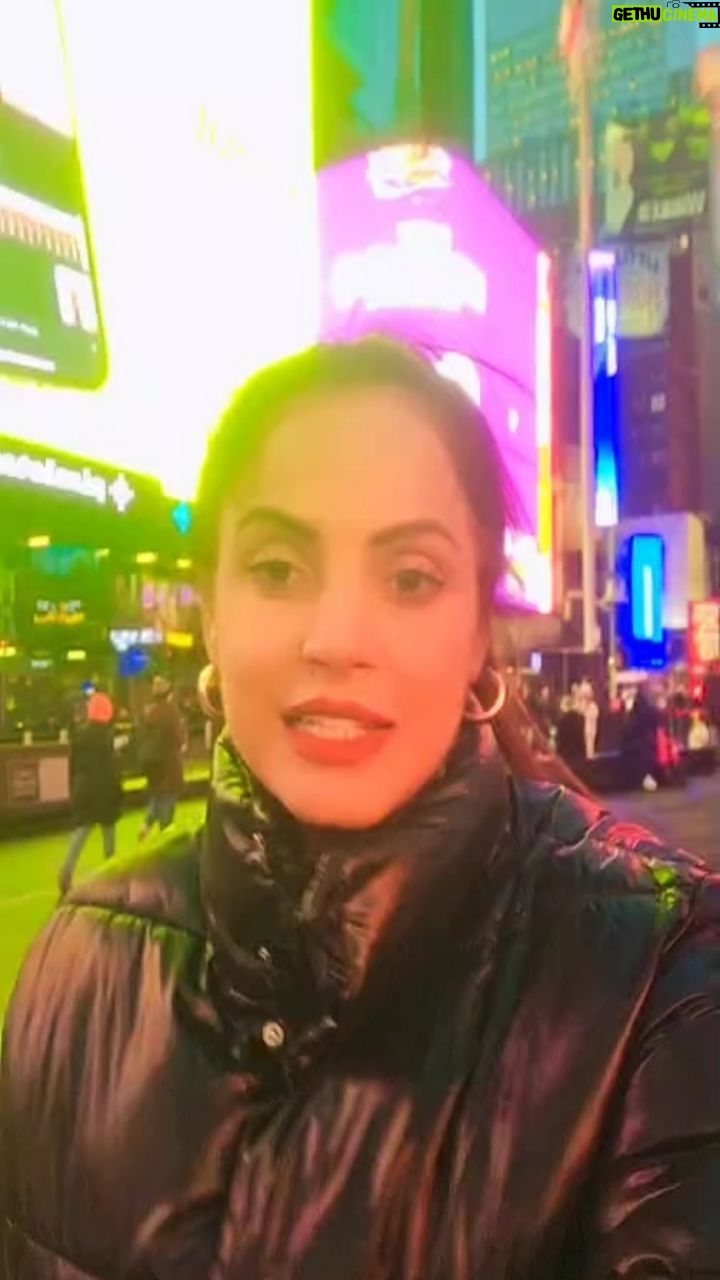 Neetu Chandra Instagram - Shooting for the trailer of #umraojaanada at #timessquare.. tom. 2pm. ❤️❤️❤️ New York time!!! See you all!! Times Square, New York City