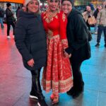 Neetu Chandra Instagram - Incredible dance performance on Time Square New York !!! @nituchandrasrivastava you nailed it !! @meit23shah & @rajeev.goswami good luck for the show looking forward. Lead actress @nituchandrasrivastava Hair Makeup styling @iamnighatkhan Pictures and video @flashbrushproduction : : : #makeupartist #makeupforshooting #bollywoodsongs #bollywoodstyle #bollywooddance #makeupartistsworldwide #celebrity #celebritystyle #fyp #fypシ #viral #instalike . Times Square, New York City