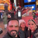 Neetu Chandra Instagram - Incredible dance performance on Time Square New York !!! @nituchandrasrivastava you nailed it !! @meit23shah & @rajeev.goswami good luck for the show looking forward. Lead actress @nituchandrasrivastava Hair Makeup styling @iamnighatkhan Pictures and video @flashbrushproduction : : : #makeupartist #makeupforshooting #bollywoodsongs #bollywoodstyle #bollywooddance #makeupartistsworldwide #celebrity #celebritystyle #fyp #fypシ #viral #instalike . Times Square, New York City