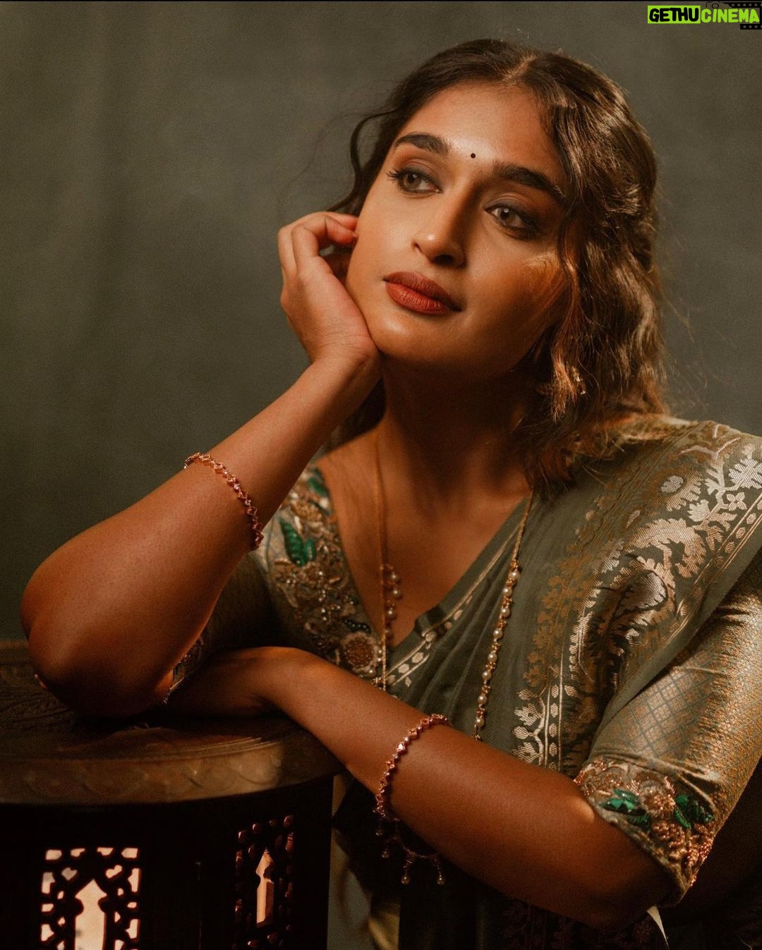 Niharika Nm - 659.7K Likes - Okay now just have to find one groom👀
Wearing @warpnweftbysagrikarai
Shot by @sairaj_prashant_parab
MUA @skinbysakhshi
Hair @vhairforu
