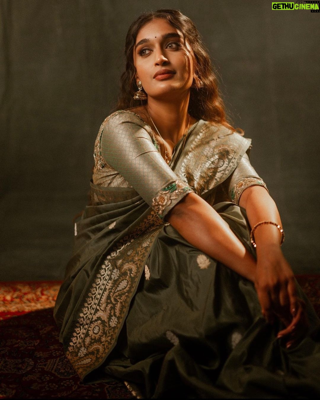 Niharika Nm - 659.7K Likes - Okay now just have to find one groom👀
Wearing @warpnweftbysagrikarai
Shot by @sairaj_prashant_parab
MUA @skinbysakhshi
Hair @vhairforu