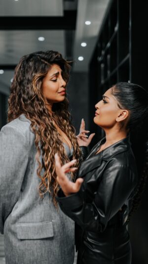 Niharika Nm Instagram - The only way to settle things 😡✂️🤛

@priyankachopra @mynykaa @anomalyhaircare 
#NykaaxAnomaly #Collab
Location: @tajlandsend

🎥 @vivianambrose ❤️
