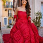 Niharika Nm Instagram - Lookin for a fool to give me a phool 🌹 (Also, sorry for spamming y’all w this look but one last set of pictures okay? Ly Ty 🙈) Wearing custom @shantanunikhil Jewelry @anayah_jewellery Styled by @anaitashroffadajania Assisted by @neonasanjaybahri Shot by @vivianambrose