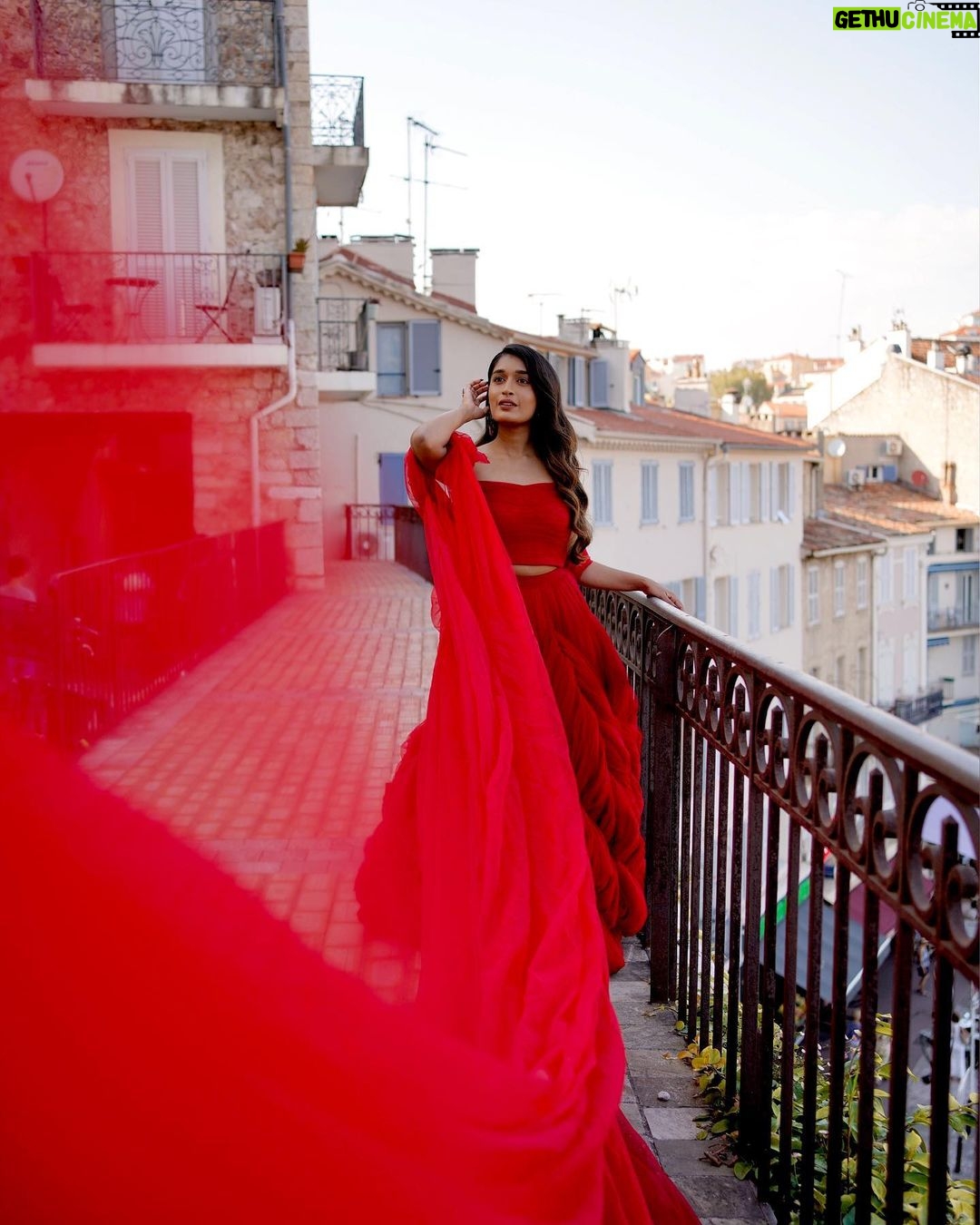 Niharika Nm Instagram - Lookin for a fool to give me a phool ๐น (Also, sorry for spamming yโall w this look but one last set of pictures okay? Ly Ty ๐) Wearing custom @shantanunikhil Jewelry @anayah_jewellery Styled by @anaitashroffadajania Assisted by @neonasanjaybahri Shot by @vivianambrose