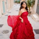 Niharika Nm Instagram - Lookin for a fool to give me a phool 🌹 (Also, sorry for spamming y’all w this look but one last set of pictures okay? Ly Ty 🙈) Wearing custom @shantanunikhil Jewelry @anayah_jewellery Styled by @anaitashroffadajania Assisted by @neonasanjaybahri Shot by @vivianambrose