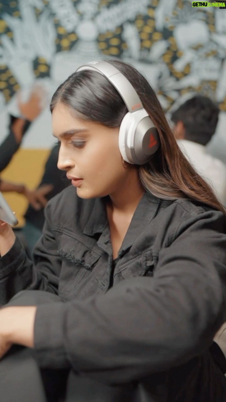Niharika Nm Instagram - Always in my own world😬🎧 Built for all-day streaming, the Ultimate Noise Canceller: Nirvana 751 ANC lets me block out the chaos and continue watching✨ Pre-order your stream edition now ! #boAtXNetflix #StreamEdition #indiakeepwatching
