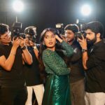 Niharika Nm Instagram - Kaun hai woh jisne mudke mujhe nahi dekha?🙃 Everybody. Like they said, how could anyone not know this stunner? The Asian Paints Royale Glitz finds a way to steal your spotlight… Even mine, for that matter✨ 🎥 @sairaj_prashant_parab #AsianPaints #RoyaleGlitz #UltraSheen #StealsYourSpotlight #collab #Ad