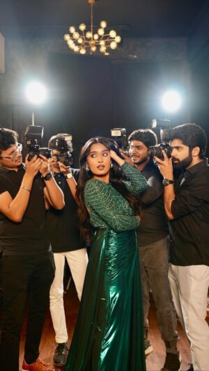 Niharika Nm Instagram - Kaun hai woh jisne mudke mujhe nahi dekha?🙃 
Everybody. 

Like they said, how could anyone not know this stunner? The Asian Paints Royale Glitz finds a way to steal your spotlight… Even mine, for that matter✨

🎥 @sairaj_prashant_parab 

#AsianPaints #RoyaleGlitz #UltraSheen #StealsYourSpotlight #collab #Ad