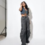 Niharika Nm Instagram – Yennama kannu, Saukyama? 👀

Styled by @harshitadaga01 
Wearing @dhruvkapoor 
Shot by @visualaffairs_va