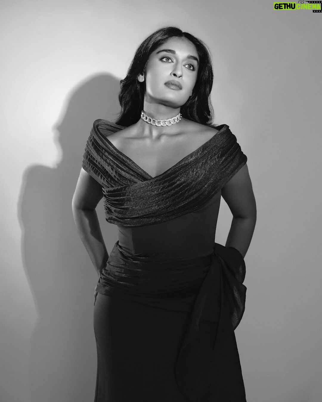 Niharika Nm Instagram - Snow White but brown? 👀 Thank you for “Entertainer of the year” @entrepreneurind 🥰 📸 @ekkansh.katiyarr MUA @skinbysakhshi Hair @vhairforu Nails @mamadontflaunt Styled by - @harshitadaga01 Outfit - @nourbyneharika @papillonpublicrelations Jewellery - @goldenwindow @ascend.rohank Assisted by - @thenehaksharma