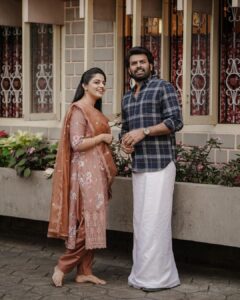 Nikhila Vimal Instagram - Malavika & Sreekuttan. Perilloor Premier League, Now Streaming on Disney+ Hotstar #PerilloorPremierLeague #HotstarSpecials #DisneyPlusHotstar #Malayalam #Kerala #OriginalSeries #NikhilaVimal #SunnyWayne #Vijayaraghavan #Ashokan #AjuVarghese #Trailer #stills #photographer @nikhilavimalofficial @sunnywayn @actorvijayaraghavan_official @ajuvarghese @e4entertainment @mujeeb.majeed @anoopvshylaja @deepu.pradeep_ @praveeen_chandran @e4echennai @cvsarathi @disneyplushotstarmalayalam @jinu.pk @jameesh_jose_ @akshay_man0j @dileep_edapatta @arjunsreehari