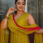 Nikhila Vimal Instagram - Inframe @nikhilavimalofficial Wearing @kalaakaari Stylest @styledbysmiji Photography @merin__georg Jewellery @keyaa_by_kartika #celebrity #shoot #pramotions #happiness #shoot #makeupartist #makeuplook