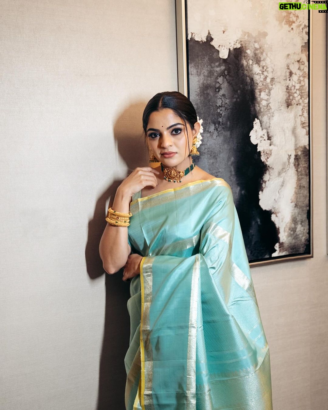 Nikhila Vimal Instagram - "May the diyas illuminate your life with happiness, the rangoli bring vibrant moments, and the sweets sweeten your celebrations. Happy Diwali to you and your family! 🪔🌟 #DiwaliCelebration #FestiveJoy" Saree: milandesignkochi jewels:@bhimajewellersme photographer :@fahil_hakkim styling: styledbysmiji Makeup: @makeover_by_meeraaj Sareedraping: @sculpteddraping