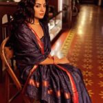 Nikhila Vimal Instagram - Brocade of Mau (historically can have visual similarities with cotton Paithan and venkatgiri cottons too) A revival Mau cotton range of saris with the quintessential 3 cm’s old school ‘chataai’ border consists of uninterrupted gold pattern of diamonds placed in the margins with rows of gold triangles and fine parallel cotton stripes along the edges. The cross border frames a Pallav with two Star Konias. The field of the sari has checks in gold zari over an old indigo ground Muse @nikhilavimalofficial seen draping a Mau cotton revival sari. Featuring- @nikhilavimalofficial Photography - @shafishakkeer HMUA - @rizwan_themakeupboy Styling - @arjun_vasudevs Jewellery - @tanishqjewellery Matancherry