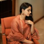 Nikhila Vimal Instagram - Stay golden 🧡 @zuleiha_by_shehazeen @styledbysmiji @femy_antony__ @athul_krishna________