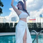Nikita Rawal Instagram - Soft landing in 2024 ❤️💓 #nikitarawal #2024 #newyear #selflove #white #pool #waterbaby