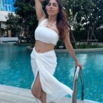 Nikita Rawal Instagram - Soft landing in 2024 ❤️💓 #nikitarawal #2024 #newyear #selflove #white #pool #waterbaby