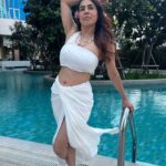Nikita Rawal Instagram - Soft landing in 2024 ❤️💓 #nikitarawal #2024 #newyear #selflove #white #pool #waterbaby