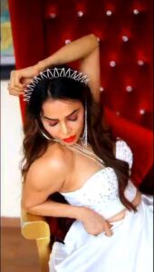 Nikita Rawal Instagram - “Changing your mindset is a game changer.” #queen #nikitarawal #white #gamechangers