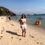 Nikita Rawal Instagram - The feel of 2024 #thefeels #holiday #beach #moodon