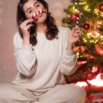 Nikki Galrani Instagram - Smiles brought to you by Santa ♥️🎅🏻 #MerryChristmas #HoHoHo 📸 : @camerasenthil