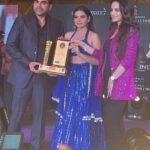 Nisha Bano Instagram – Thanku For Love ❤️ Iconic India Award 🏆
@arbaazkhanofficial @ameeshapatel9 @nishabano 

Thanku @crystalswitchgears @rishitarana1110 
#nishabano #award #blessed #loveyouall