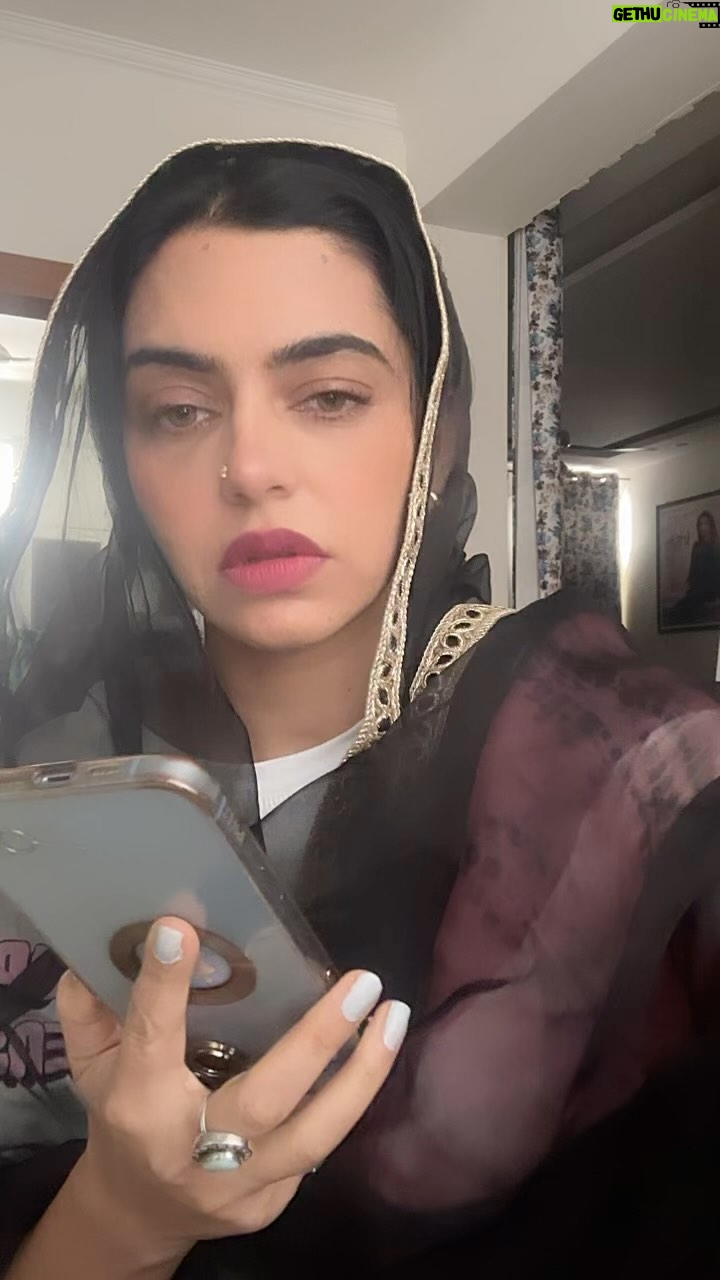 Nisha Bano Instagram - Sara din work work work 🤣🤣🤣 #nishabano