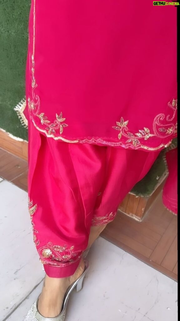 Nisha Bano Instagram - 💝 @nishabano Pink suit by @studio_7_boutque #nishabano #gurnambhullar #pinksuit #desiqueen #instareel #suit