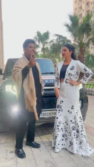 Nisha Bano Instagram - Auj Kal Jatta ve Tu Ki Kardaa… 🔥
@thekamalkhan @nishabano @sameermahiofficial 

#nishabano #kamalkhan #sameermahi #instareel #song