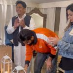 Nisha Bano Instagram – Yaariyaan 🔥❤️ 

Thanku For Make Birthday Spl @thekamalkhan bai @nishabano ❤️🎉 
@apooravasingh_photography @arpanbawa @ashitaduttofficial Veeru bai 🫡 

#happybirthday #sameermahi #surprise #party #instareel #loveyou #blessed #ajjkal #newsong #nishabano #nishasameer #kamalkhan