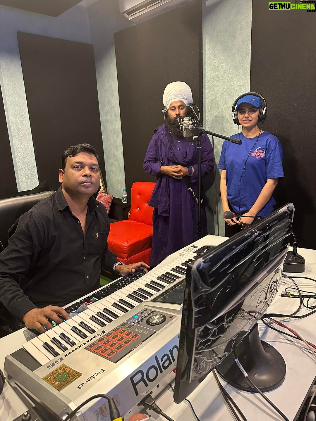 Nisha Bano Instagram - Raja Sahib g Lai Bhut Sohna Song Jald tuhade Lai Laike Aa Rahe ha 🙏🏻 Jai Raja Sahib g ❤️ Baba Gulab Singh g , Amdad Ali , Sameer Mahi