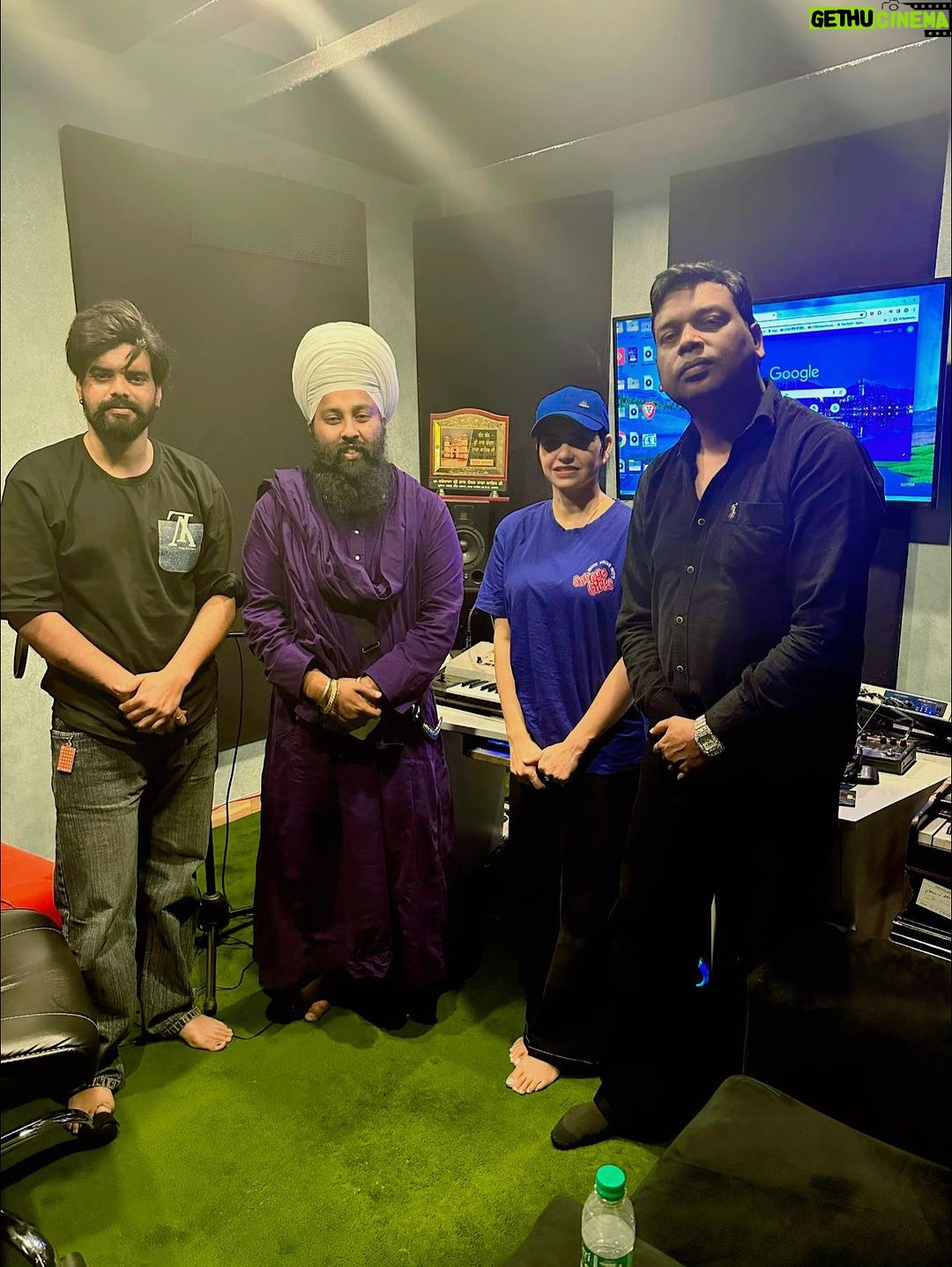 Nisha Bano Instagram - Raja Sahib g Lai Bhut Sohna Song Jald tuhade Lai Laike Aa Rahe ha 🙏🏻 Jai Raja Sahib g ❤️ Baba Gulab Singh g , Amdad Ali , Sameer Mahi
