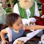 Nittha Jirayungyurn Instagram - An enjoyable moment🎄🎅🏻✨ มารินชอบซานตาคลอสแบบสุดๆไปเลยค่ะ ซานต้าอยู่ไหนมารินอยู่นั่น😝🥰😍 @siamkempinski #SiamKempinski #KempinskiConcertini Siam Kempinski Hotel