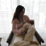 Nittha Jirayungyurn Instagram - Marin, Makin and Mommy Mew💗👶🏻 👶🏻 📸 @ornonornon
