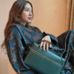 Nittha Jirayungyurn Instagram - A delicate embrace🥰💗 @LoroPiana #LoroPiana #LoroPianaExtraBag