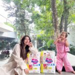 Nittha Jirayungyurn Instagram - มารินวัยกำลังโต มิวต้องตุนผ้าอ้อมรัวๆ 💓 📢Merries Brand of The Day ลดใหญ่อลังการ เอาใจคุณแม่ แจกของรางวัลสุดปัง🤩🎉 📍 ส่วนลดสูงสุด 50% + โค้ดลดเพิ่ม 50%.- + ส่งฟรีขั้นต่ำ* 899.- โปรฯ ดีขนาดนี้ ต้องจัดแล้วค่ะแม่! ! Merries 1 แถม 1 เฉพาะวันที่ 7 พ.ย. 2566 ที่ Shopee เท่านั้น ช้อปเลย 🛒 : https://shopee.co.th/bod-kaogroup-nov-23 Merries แบรนด์เดียวที่ยืน 1 ในใจต้าวมารินและแม่ คุณภาพพรีเมียมจากประเทศญี่ปุ่นที่แม่ๆ วางใจ 🥰 และตอนนี้เขาเปลี่ยนแพคเกจใหม่แล้วนะแม่ๆ เป็นลายนี้เลย แต่คุณภาพดีเหมือนเดิม สัมผัสนุ่มอ่อนโยน ขอบเอวและขอบขายืดหยุ่น กระชับพอดีตัว และมาพร้อมรูระบายอากาศมากถึง 5,000* ล้านรูระบายอากาศเลย! **จากผลการทดสอบโดยห้องปฏิบัติการ คาโอ คอร์เปอเรชั่น ประเทศญี่ปุ่น ประเมินด้วยภาพจากเครื่องจุลทรรศน์อิเล็กตรอนแบบส่องกราดแปลงค่าเป็น1 ผืนผ้าอ้อม #MerriesThailand #ยิ้มได้ไม่แพ้แม่คอนเฟิร์ม #อ่อนโยนไม่อับชื้นที่1ในใจแม่