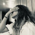 Nur Fettahoğlu Instagram – Franz Kafka şöyle diyor: “Zerre kadar anlamadıkları şeyler hakkında konuşuyorlar. Sırf aptallıkları sayesinde kendilerinden bu kadar eminler.”
George Orwell’ın da dediği gibi: “ Cahillik güçtür…”