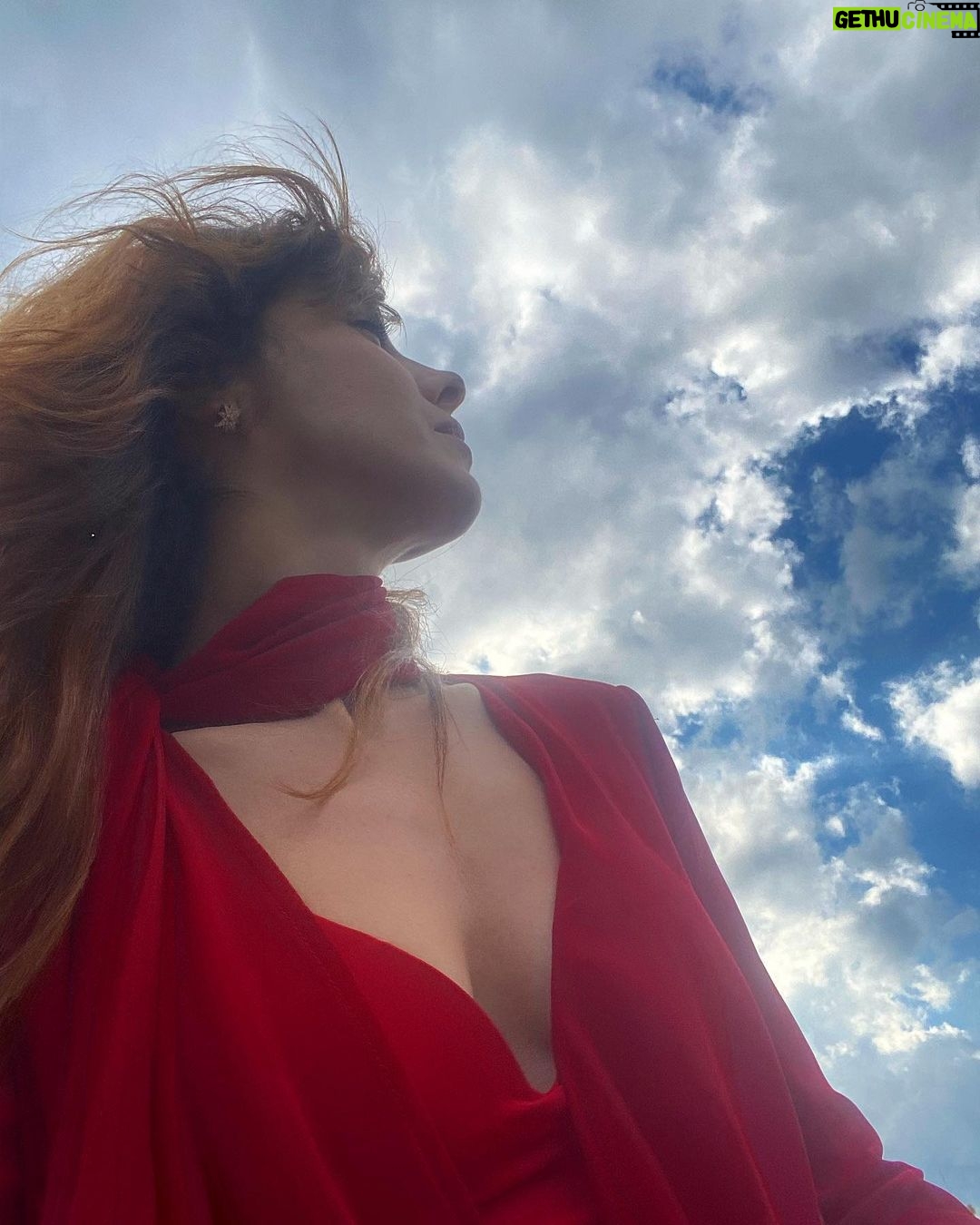 Nur Fettahoğlu Instagram - Yeni eylemler, düşünceler ve inançlar kısa bir süre sonra güçlü birer gerçeğe dönüşecektir….🤟🏻 23/10/21