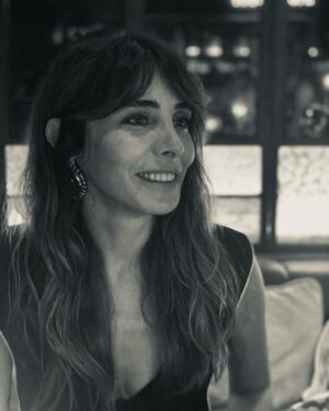 Nur Fettahoğlu Instagram - Ağzının, güzel dudaklarının kenarında bir gülümseme yaratmak için, ne uzun yollardan geçiyorsun. Kendinden veriyorsun ve durmadan eksiliyorsun. Oysa bazı insanlar, oldukları gibi kalarak elde eder istediklerini…
Tehlikeli Oyunlar 
Oğuz Atay
📸 @demetozdemir