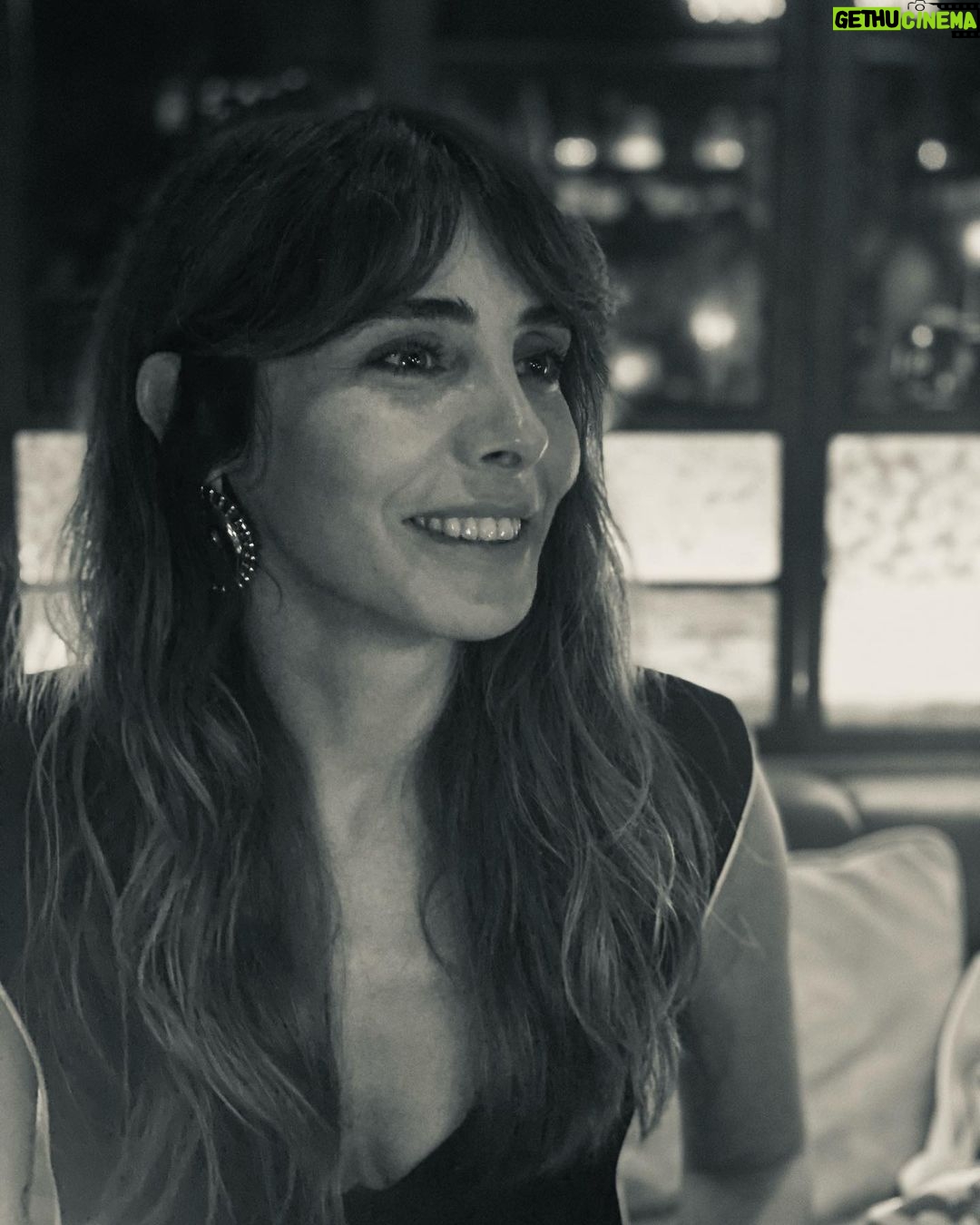 Nur Fettahoğlu - 45.5K Likes - Ağzının, güzel dudaklarının kenarında bir gülümseme yaratmak için, ne uzun yollardan geçiyorsun. Kendinden veriyorsun ve durmadan eksiliyorsun. Oysa bazı insanlar, oldukları gibi kalarak elde eder istediklerini…
Tehlikeli Oyunlar
Oğuz Atay
📸 @demetozdemir