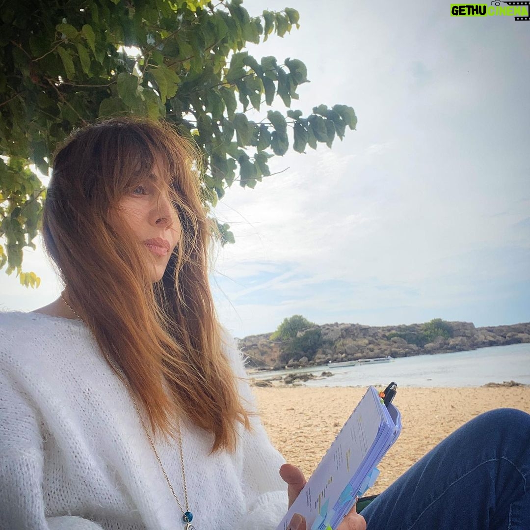 Nur Fettahoğlu Instagram - Aklımda hiçbir şey kalmamışcasına……