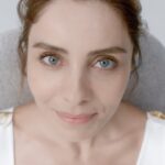 Nur Fettahoğlu Instagram - Benim ve deneyen 10 kadından 9’unun ortak kararı: Cildimiz onu çok sevdi!🤍 @lorealparis Yaş Uzmanı ile cildim #HerYaştaGüzel ✨