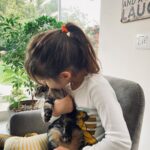 Nur Fettahoğlu Instagram - Çocuklarınızı sakın “bu dünyada iyiler kazanır” diye büyütmeyin,onlara deyin ki: “Dünyada hep arsızlar,çığırtkanlar,kötüler ve iki yüzlüler kazanır ama sen onursuz bir kazancın,onurlu bir kaybedişe asla ulaşamayacağını bil ve hep iyi kal...”