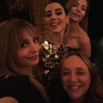 Nur Fettahoğlu Instagram - Yüzümüz kırışana kadar, her yaşanmışlıkta, doya doya!!! İyi ki! @aysebarim @cansudere @selmaergecofficial @damlasenbark