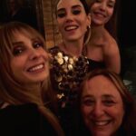 Nur Fettahoğlu Instagram - Yüzümüz kırışana kadar, her yaşanmışlıkta, doya doya!!! İyi ki! @aysebarim @cansudere @selmaergecofficial @damlasenbark