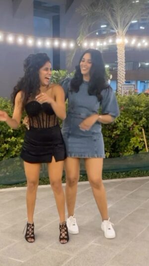 Nyla Usha Instagram - Happy bday to the Shakira of our lives 💃🏻
@adhipa