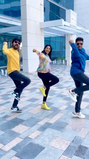 Nyla Usha Instagram - The best things happen when you are dancing .... @jeanmarkose @arfaz_iqbal @hit967fm